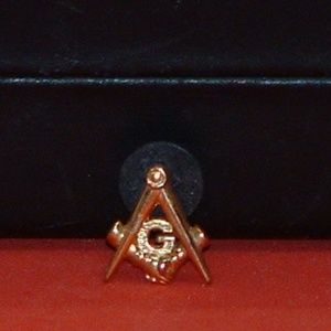 Masonic Gold Tone (G) Letter Pin